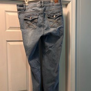 Women’s wallflower jeans size 14-16